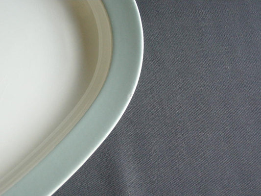Petrus Regout pastel celadon 001. vleesschaal