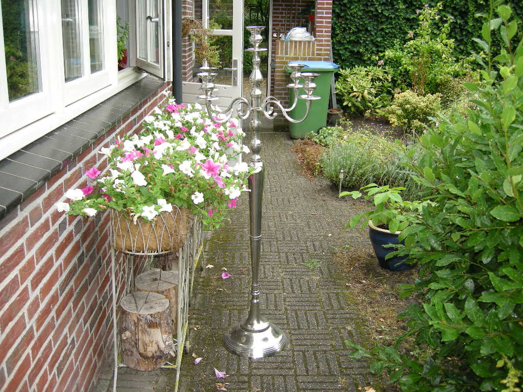brocante verchroomd 001. hoge kandelaar