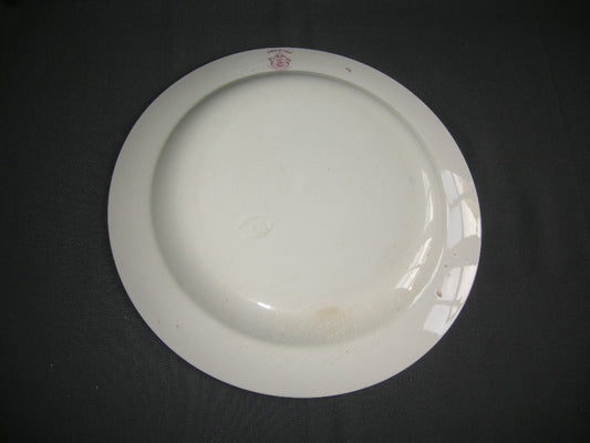 Petrus Regout Amazone rood 002. bord O25,5 cm. kleurloze craquelé + stukje uit rand