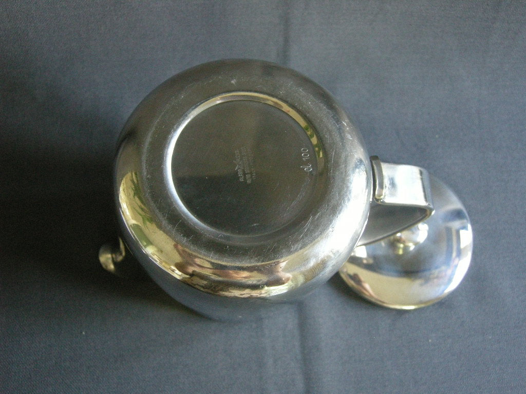 roestvrijstaal 002. Alessi schenkkan