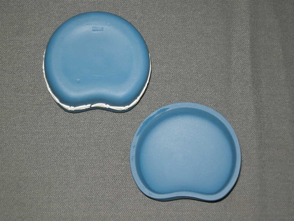 Wedgwood Jasperware Royal Blue dekselschaaltje 1952 Silver Jubilee 1977