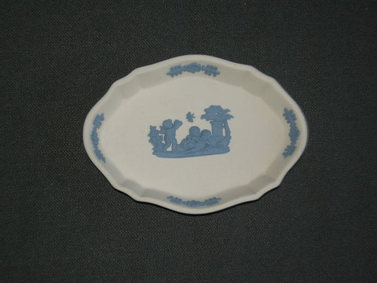 Wedgwood Jasperware wit - blauw 003. ovaal schaaltje