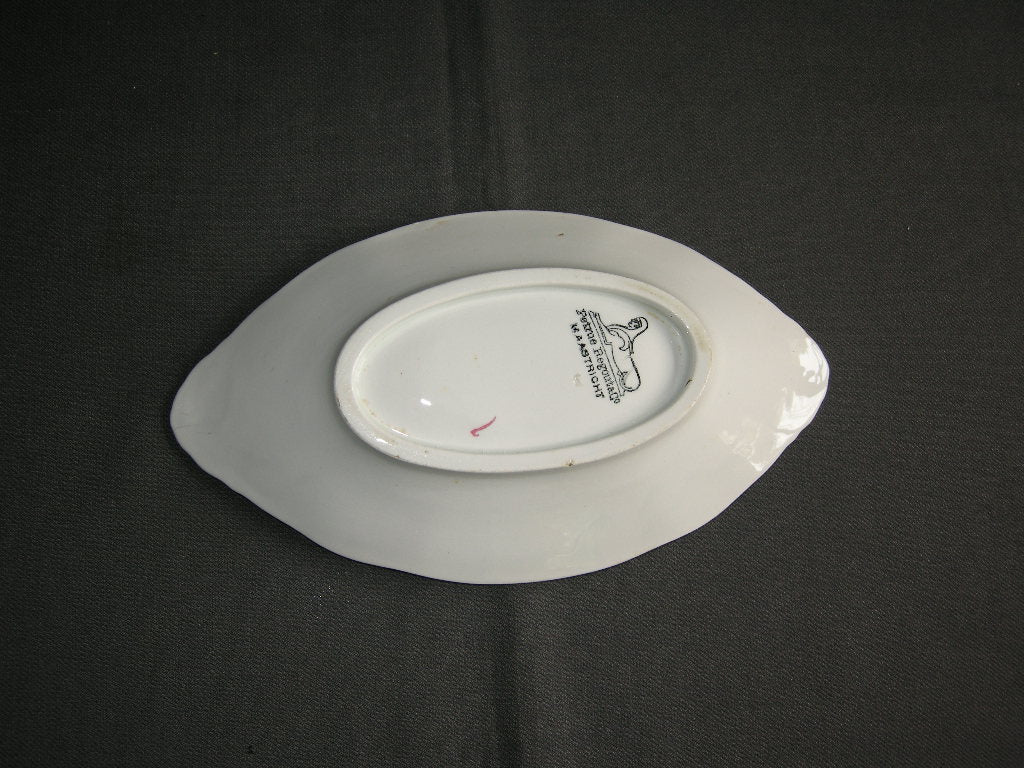 Petrus Regout Wellington wit-goud 003. ovaal schaaltje