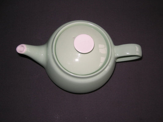 Petrus Regout / Royal Sphinx pastel groen 004. theepotje Utrecht