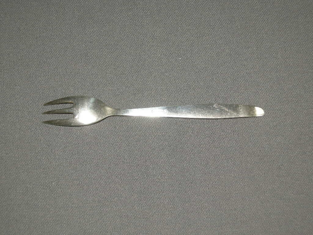 Keltum edelstaal diverse bestekdelen 004. kindervorkje / gebaksvorkje