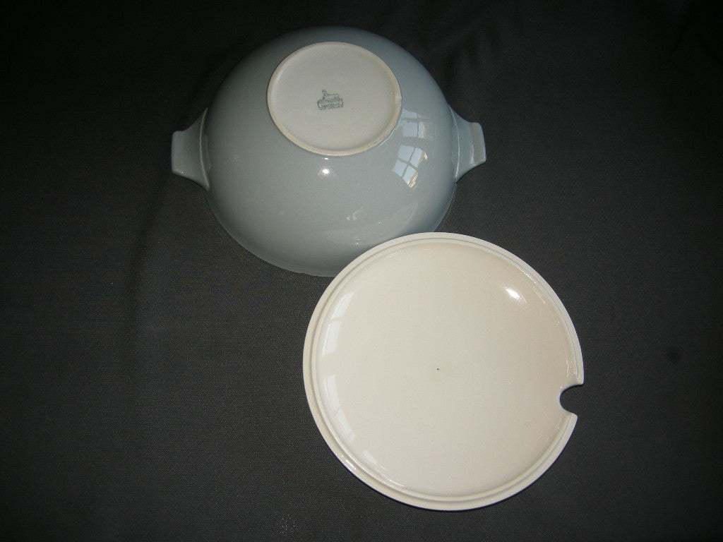 Petrus Regout / Royal Sphinx pastel greyhound 005. soepterrine met beschadiging