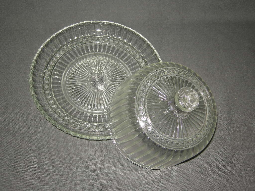 Gebruikt glas - kristal stolpen en schalen met stolp 006. schaal met stolp