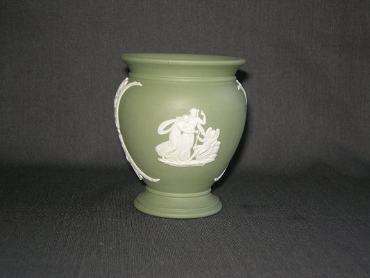 Wedgwood Jasperware groen 007. vaasje