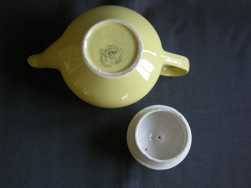 Petrus Regout / Royal Sphinx fel geel 007. theepotje Utrecht 0,40 ltr.