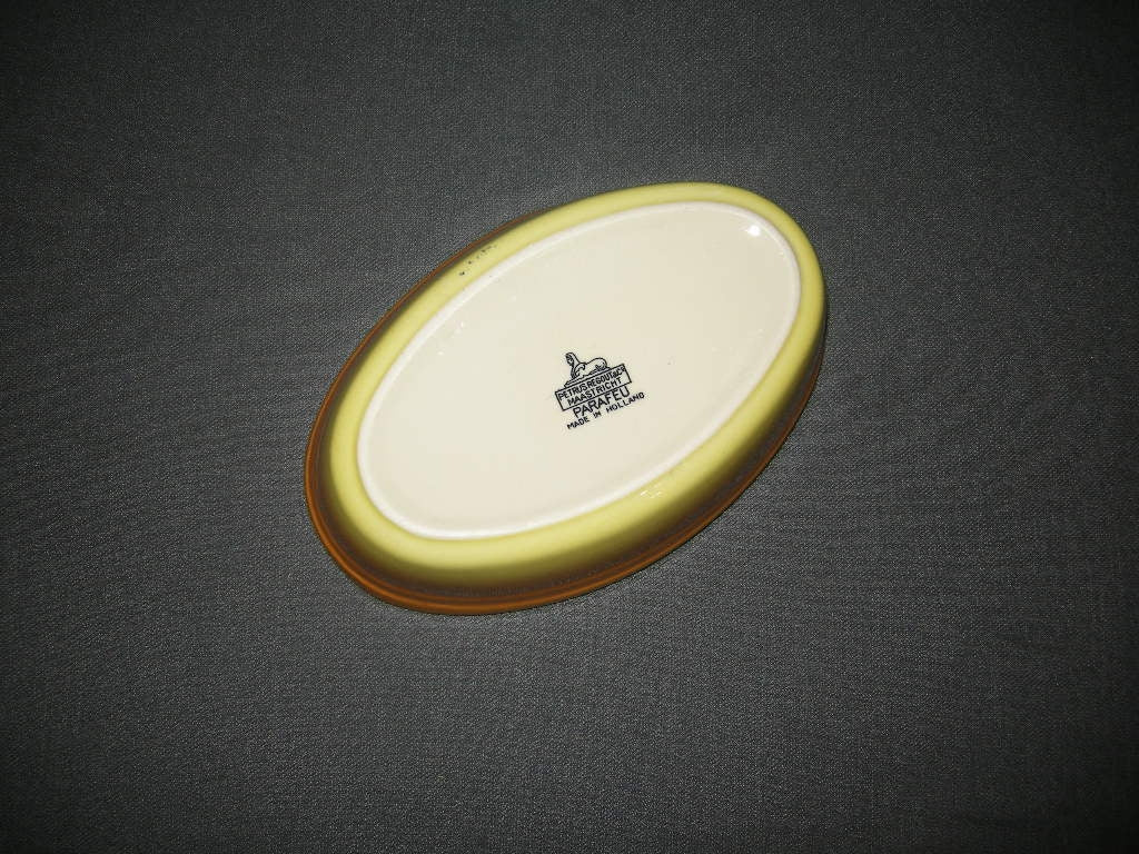 Petrus Regout parafeu oranje 008. ovale ovenschaal