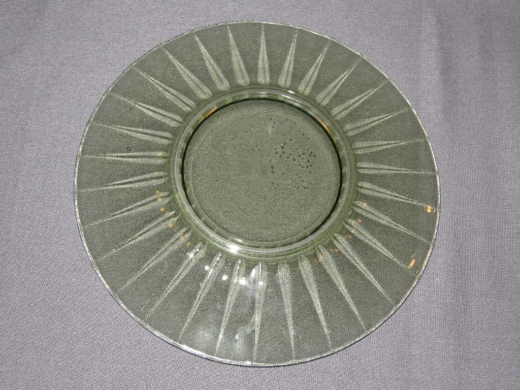 glas - kristal donkergroen 008. bord O20 cm.