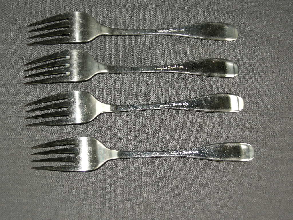 Gero Zilmeta diverse bestekdelen 008. 4 vorken 18 cm.