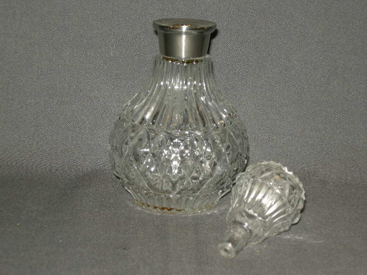 Gebruikt glas / kristal karafje rond bol rvs hals