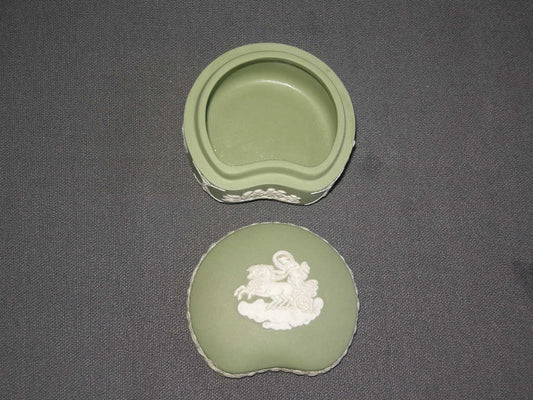 Wedgwood Jasperware groen 009. dekseldoosje