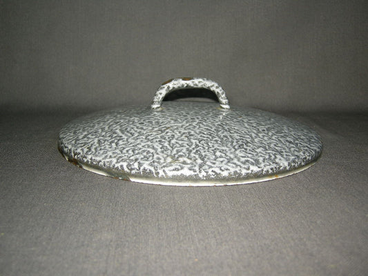 emaille grijs gewolkt 010. deksel O23,5 cm.