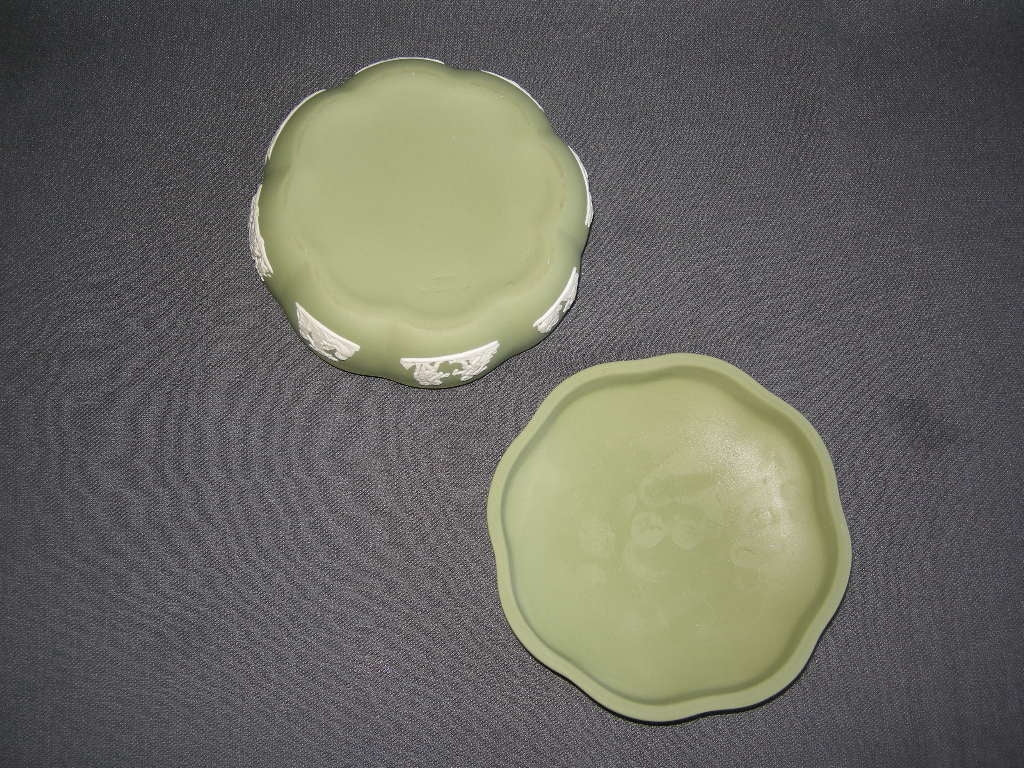 Wedgwood Jasperware groen 012. dekseldoosje