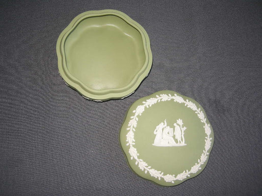 Wedgwood Jasperware groen 012. dekseldoosje