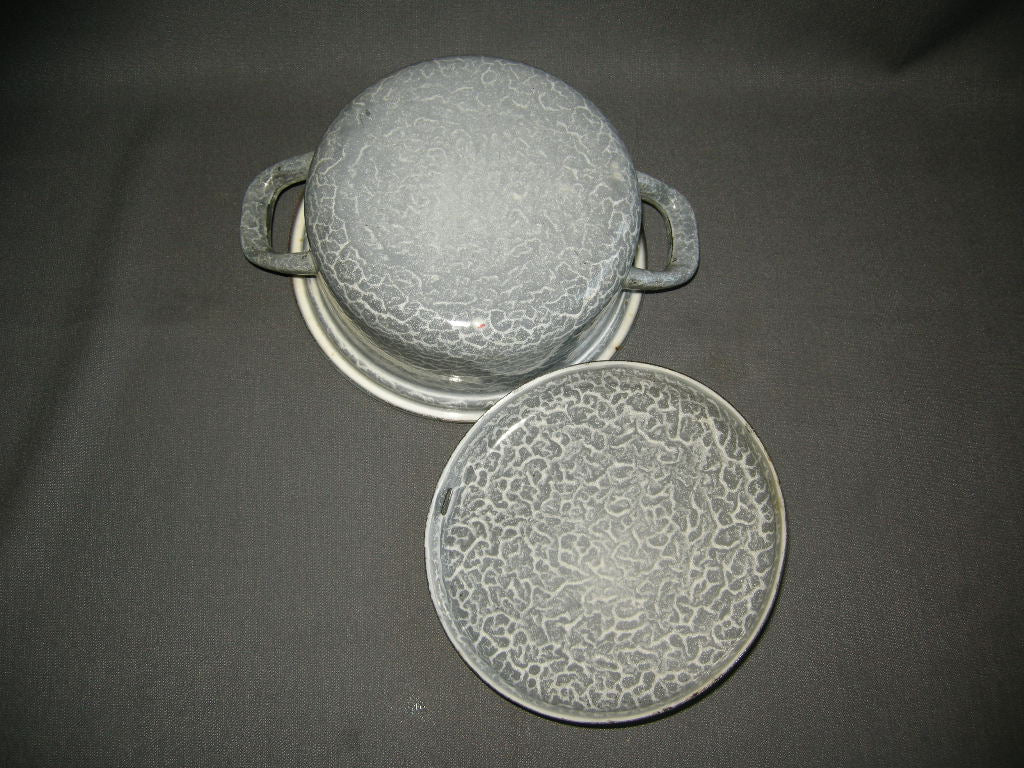 emaille grijs gewolkt 013. pan O17,5 cm.