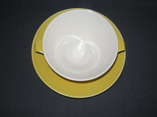 Villeroy & Boch fel geel 014. 2 soepkoppen + 1 schotel