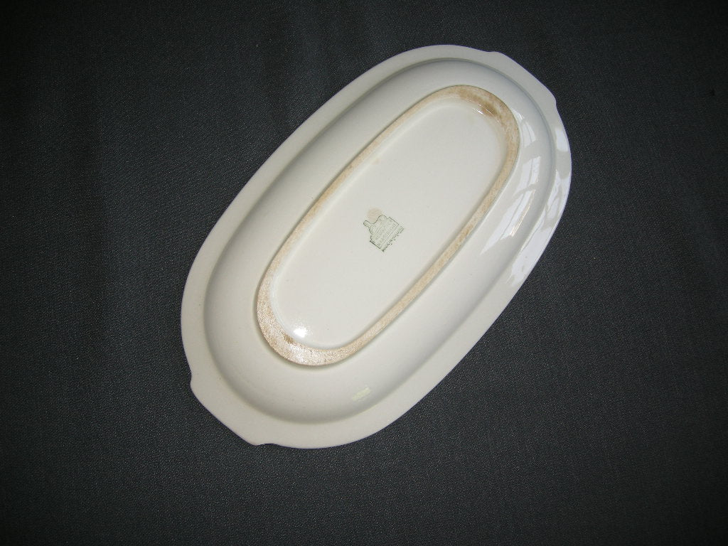 Petrus Regout roomwit 017. vleesschaaltje 25,5 x 14,5 x 3 cm.