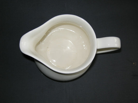 Petrus Regout roomwit 020. schenkkan 1,3 ltr.
