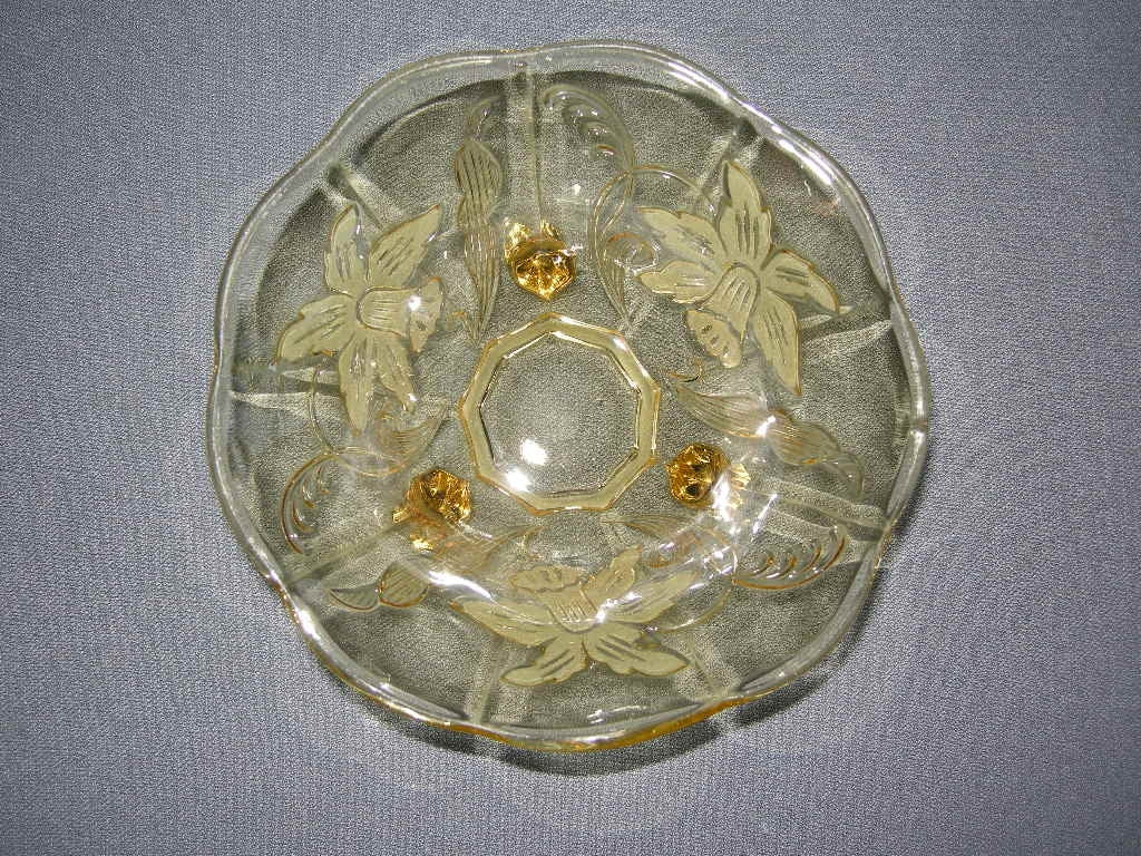 glas - kristal geel 027. schaaltje op pootjes