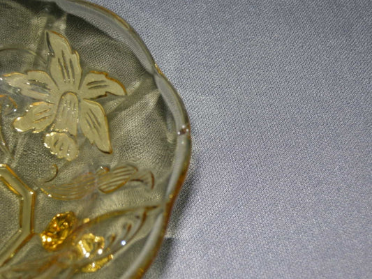 glas - kristal geel 027. schaaltje op pootjes