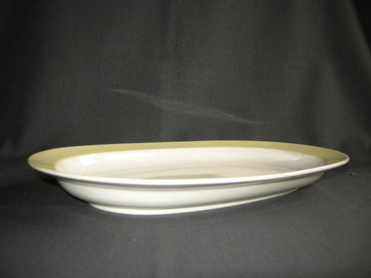 Petrus Regout / Royal Sphinx pastel geel 032. vleesschaal