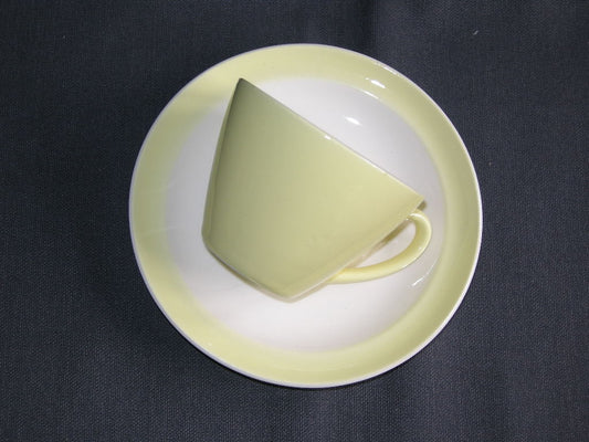 Petrus Regout / Royal Sphinx pastel geel 043. kop & schotel