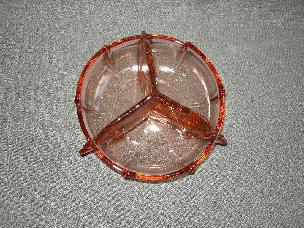 glas - kristal rose 096. 3-vakschaal op pootjes