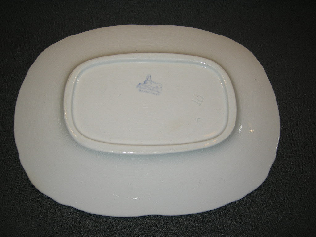 Petrus Regout Wellington 012. schaal rechthoekig 29,5 cm. met verkleuring