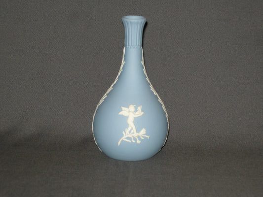 Wedgwood Jasperware blauw 028. vaasje smalle hals