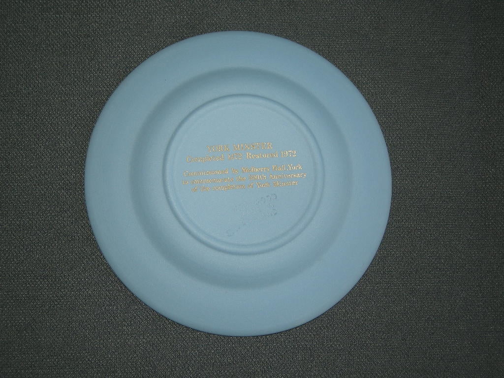 Wedgwood Jasperware blauw 042. bordje O11 cm. York Minster 1472 - 1972