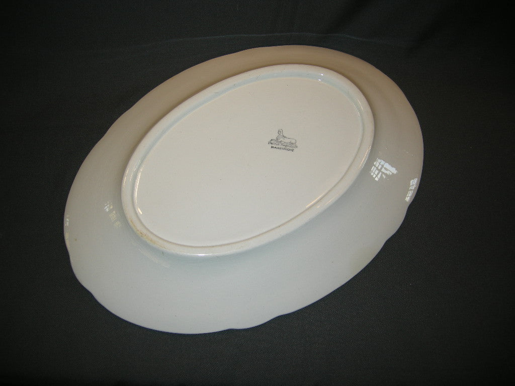 Petrus Regout wit 045. vleesschaal 39,5 cm.