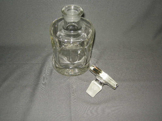 Gebruikt glas / kristal karaf met "deuken"