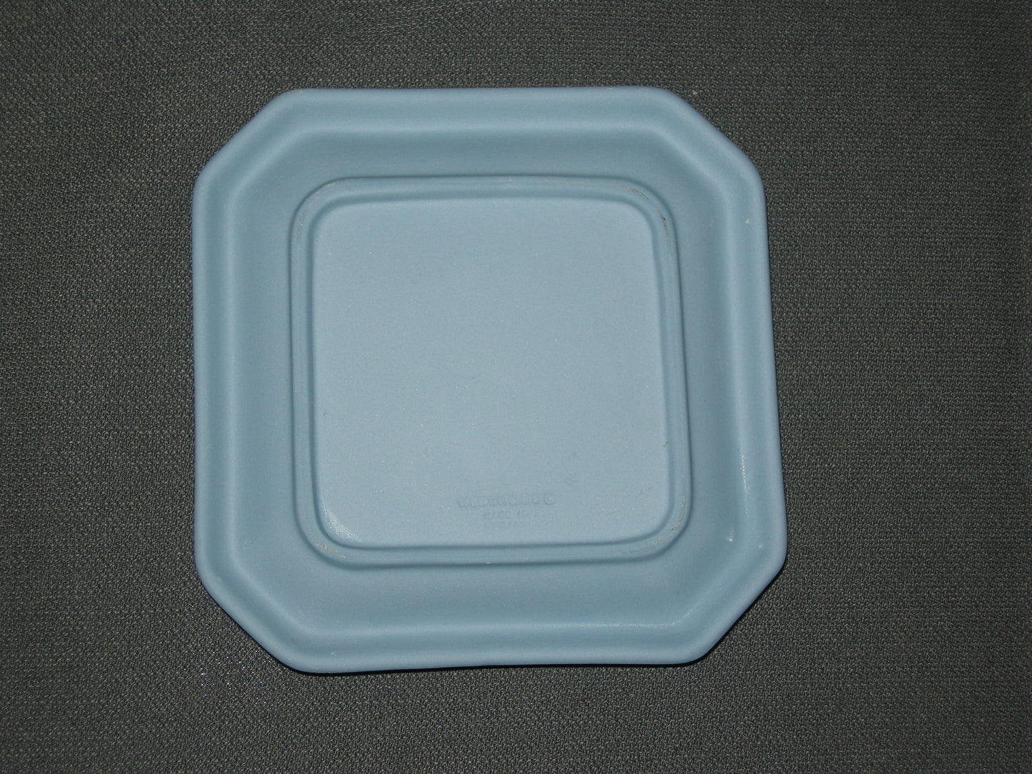 Wedgwood Jasperware blauw 071. vierkant schaaltje