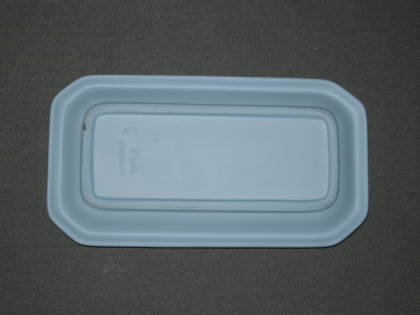 Wedgwood Jasperware blauw 072. rechthoekig schaaltje