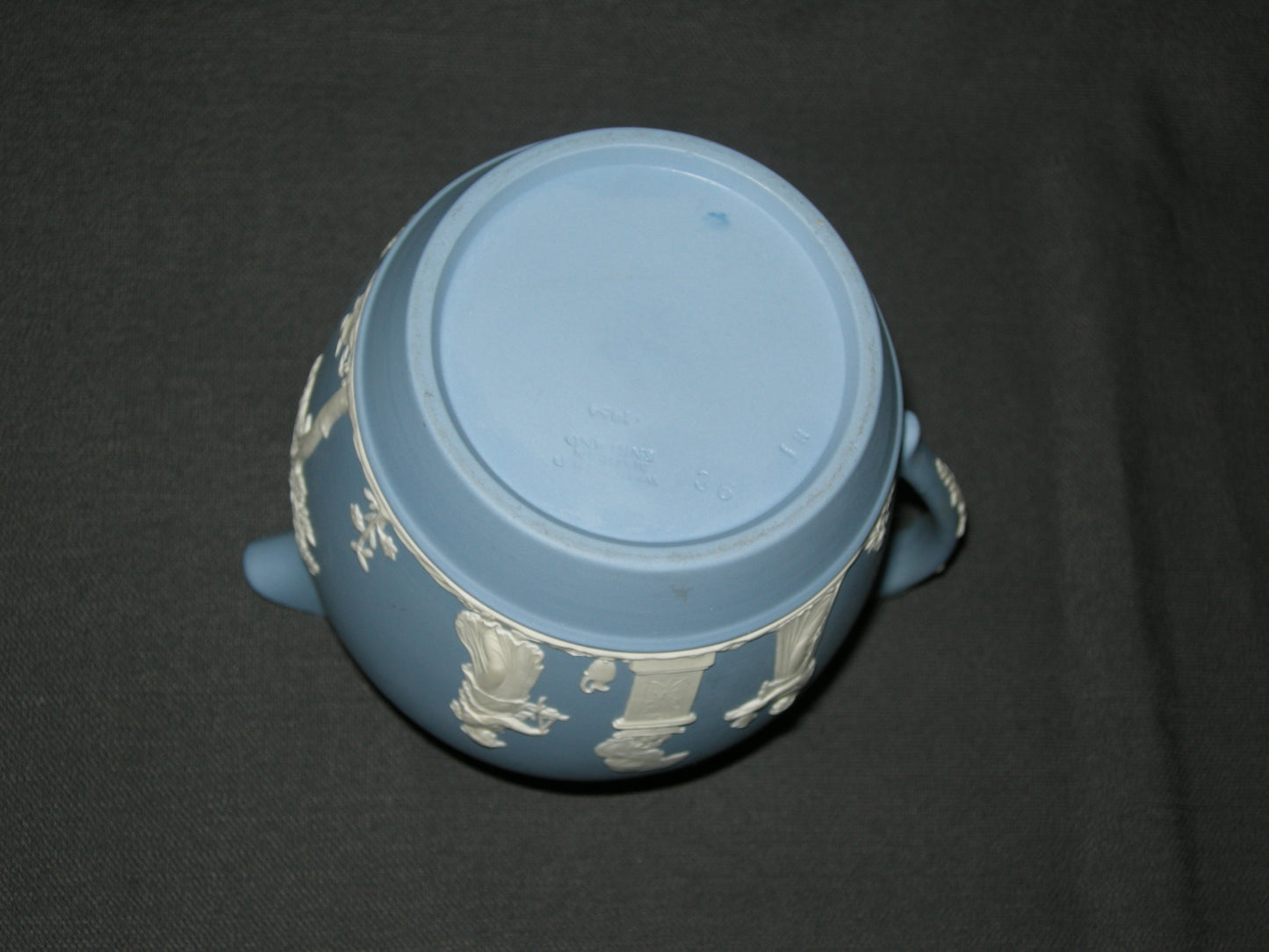 Wedgwood Jasperware blauw 075. schenkkan