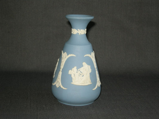 Wedgwood Jasperware blauw 086. vaasje