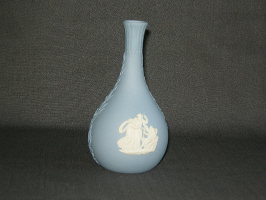 Wedgwood Jasperware blauw 087. vaasje