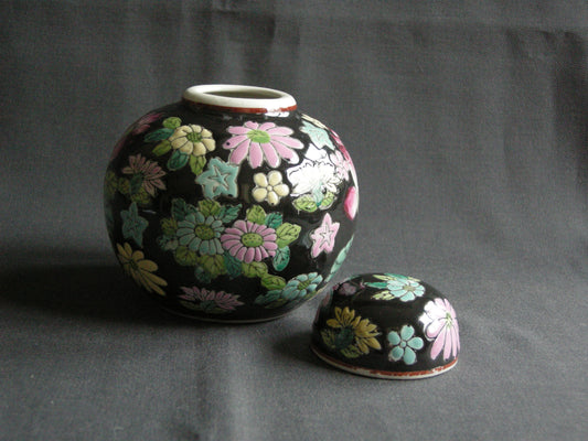 Diverse gemberpotten 009. zwart - bloemen
