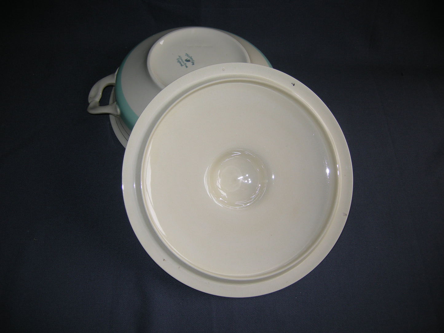 Johnson Bro's Victorian 765224 roomwit pastelgroen zilver dekschaal met beschadiging deksel