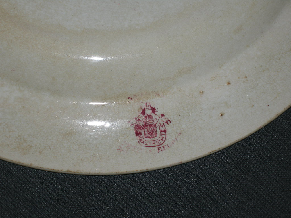 Petrus Regout Oriental rood dinerbord
