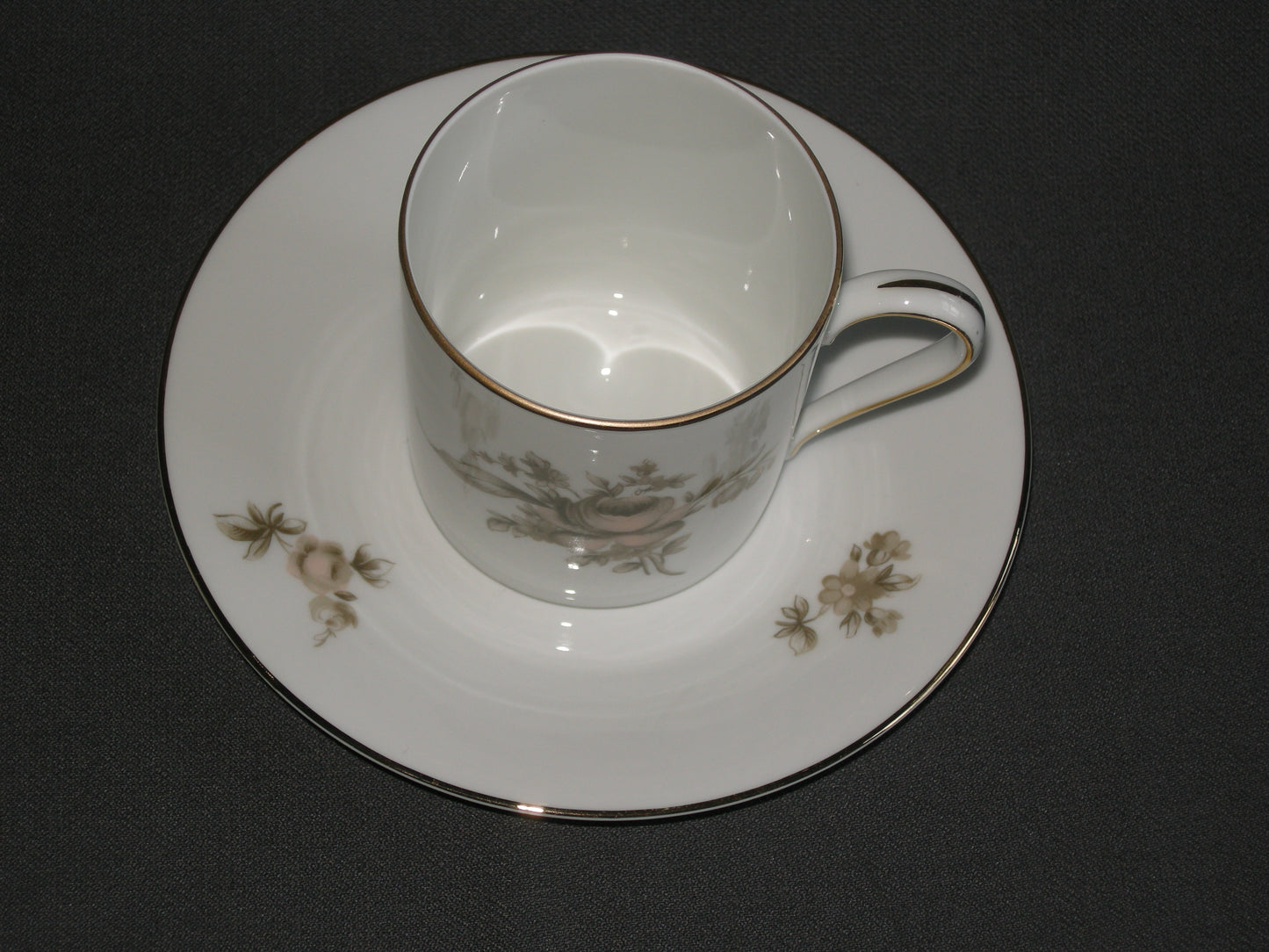 Rosenthal spierwit met bruin/rose roos glad kop & schotels