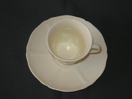 Wedgwood Queens Plain espressokop & schotel