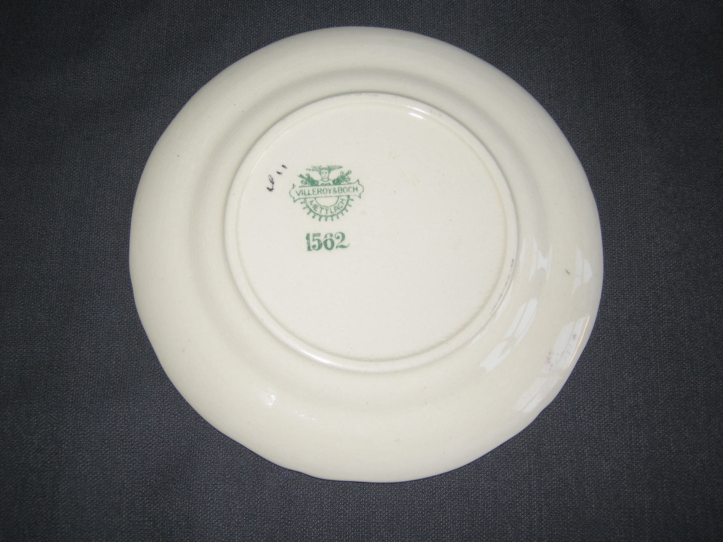 Villeroy & Boch Alt Strassburg oud stempel gebaksbordje O17 cm. roos met verkleuring