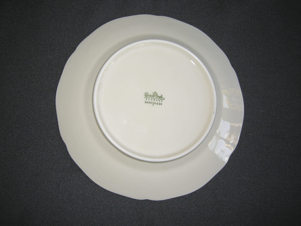 Rosenthal Sanssouci roomwit met rozenknop gebaksbordje O17,5 cm.