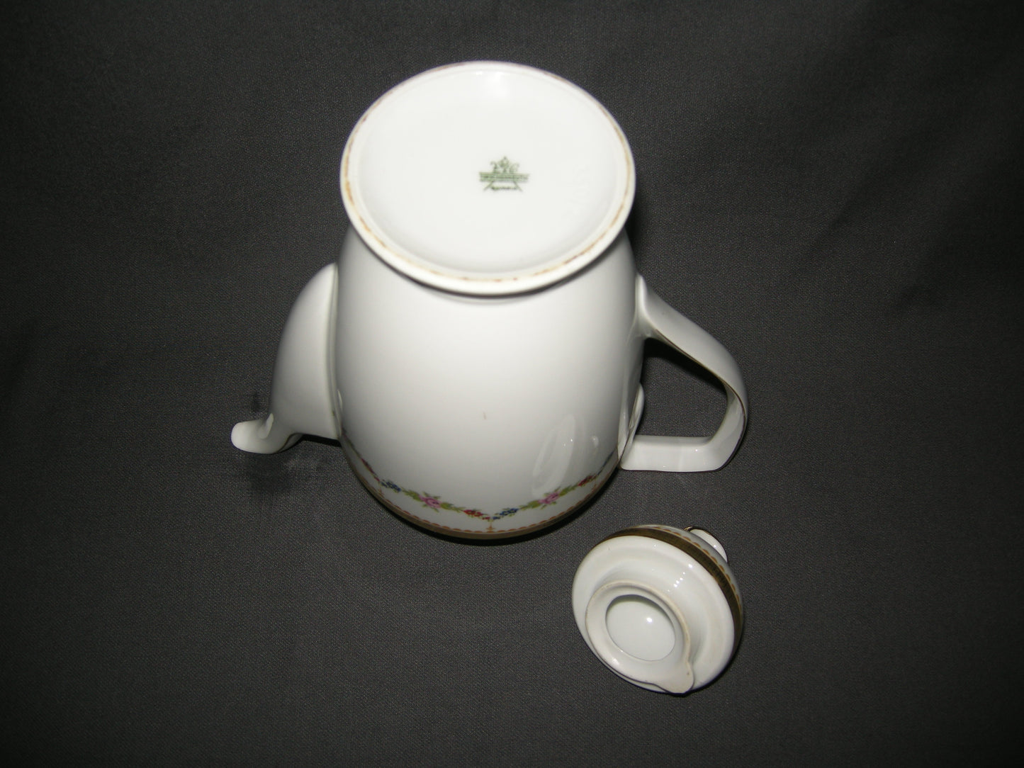 Tirschenreuth wit met goud en bloemguirlandes koffiepot