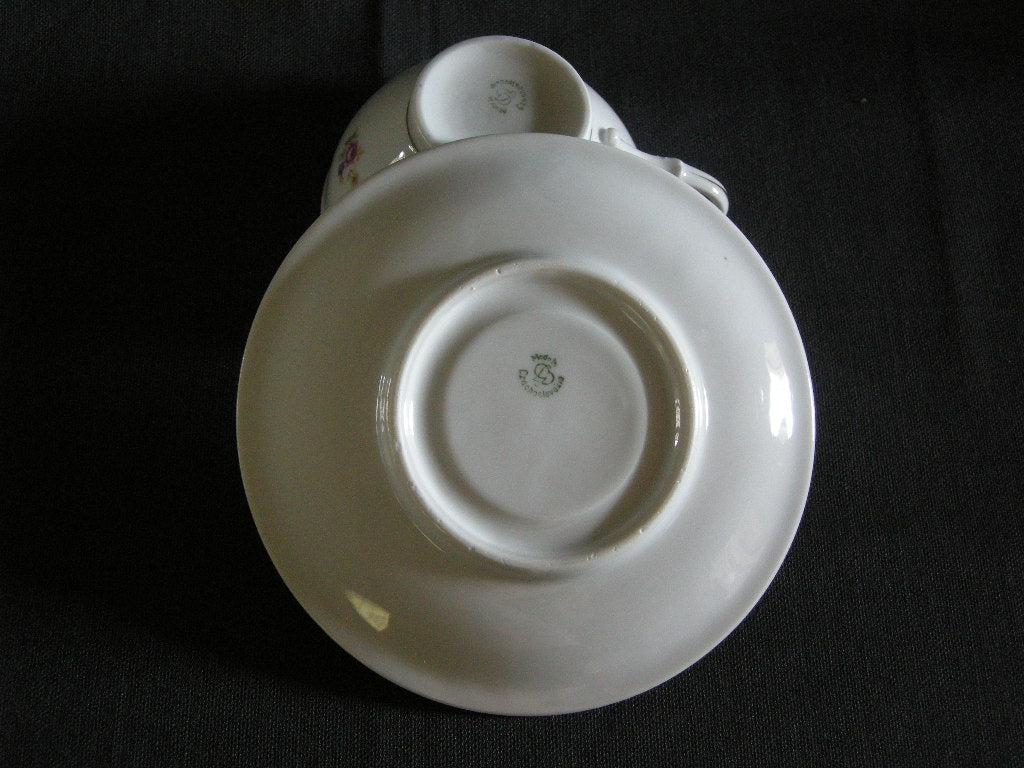GB spierwit met kleine bloemetjes kop & schotel