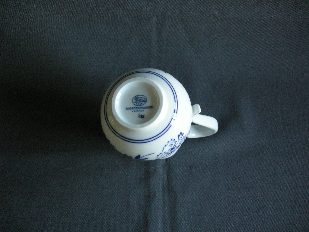 Hütschenreuther Blau Zwiebelmuster melkkannetje hoogte 10,5 cm.